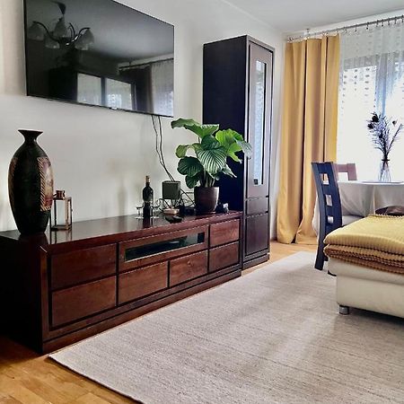 Yellow Apartment Airport Galeria Mokotow Netflix Warsaw Luaran gambar
