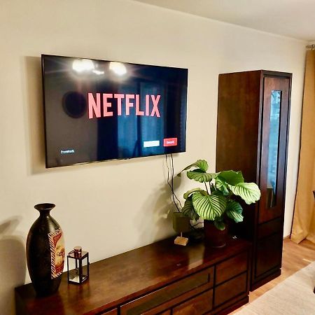 Yellow Apartment Airport Galeria Mokotow Netflix Warsaw Luaran gambar
