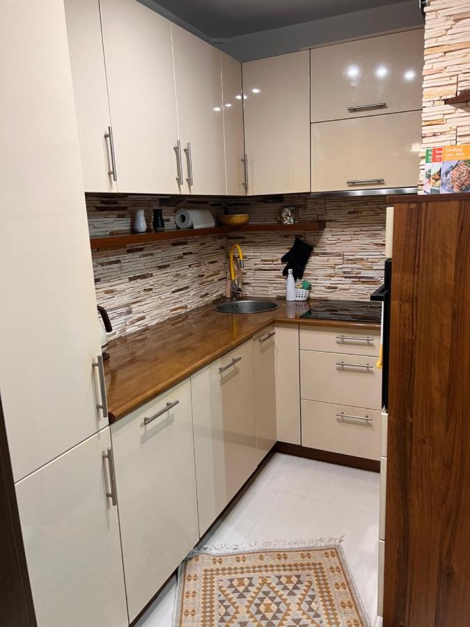 Yellow Apartment Airport Galeria Mokotow Netflix Warsaw Luaran gambar