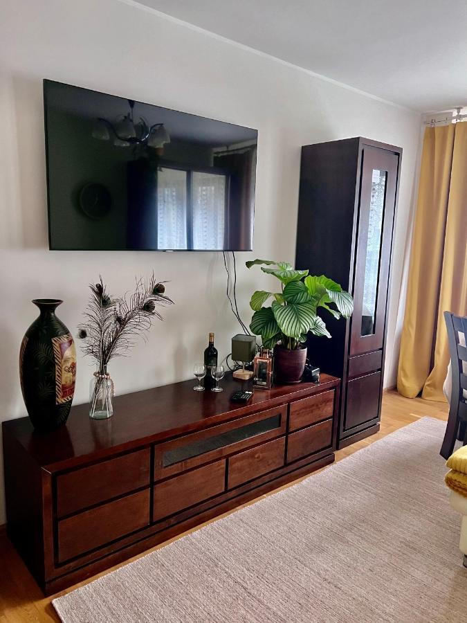 Yellow Apartment Airport Galeria Mokotow Netflix Warsaw Luaran gambar