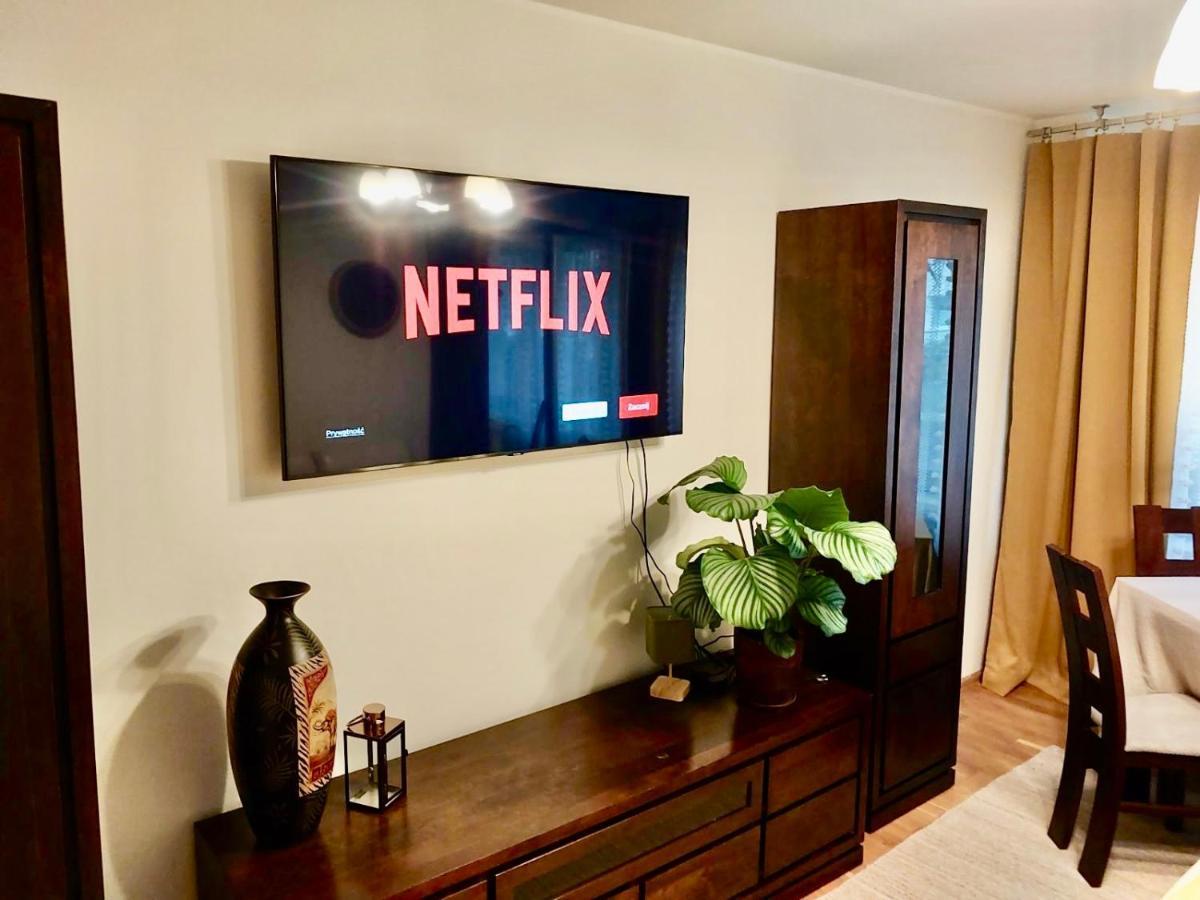 Yellow Apartment Airport Galeria Mokotow Netflix Warsaw Luaran gambar