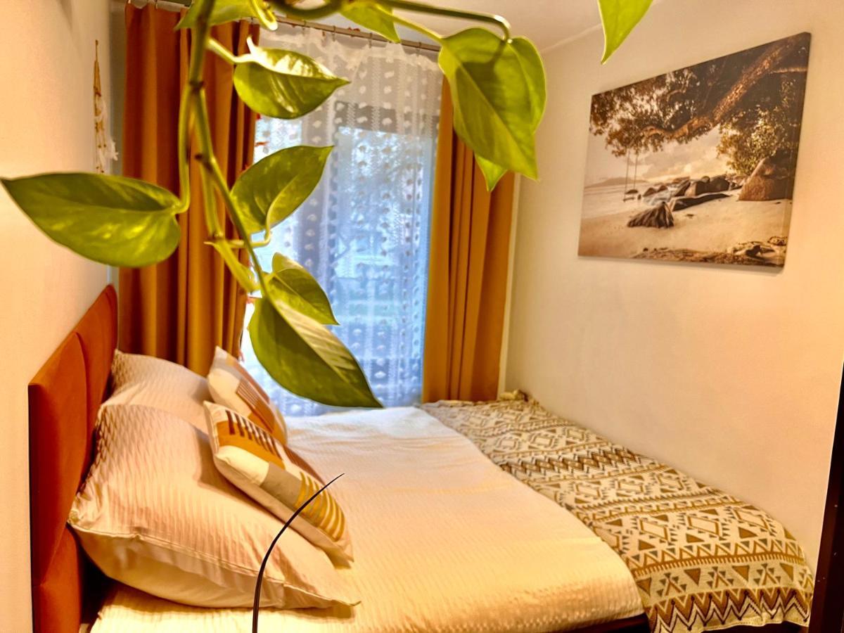 Yellow Apartment Airport Galeria Mokotow Netflix Warsaw Luaran gambar